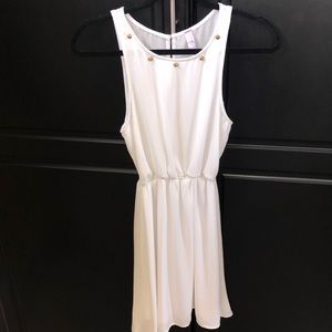 *White Sleeveless dress*